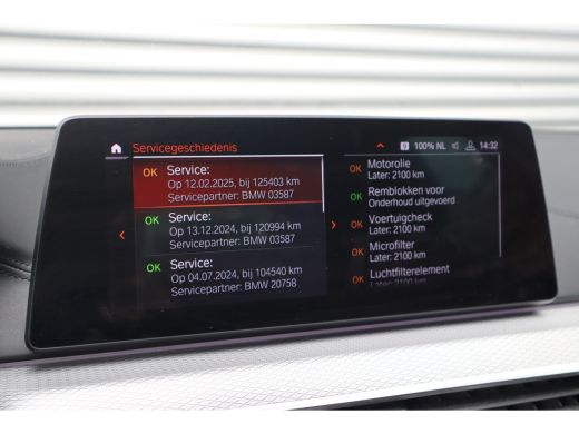 BMW 5 Serie Touring 520i High Executive M-Sport Leder dashboard / Pano / Individual / Camera / 19inch ActivLease financial lease