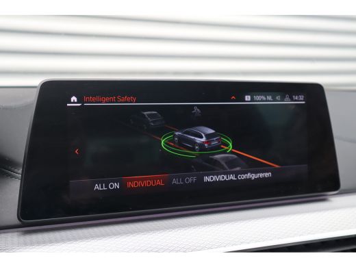 BMW 5 Serie Touring 520i High Executive M-Sport Leder dashboard / Pano / Individual / Camera / 19inch ActivLease financial lease