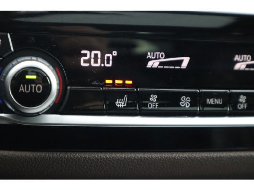 BMW 5 Serie Touring 520i High Executive M-Sport Leder dashboard / Pano / Individual / Camera / 19inch ActivLease financial lease