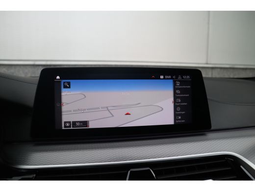 BMW 5 Serie Touring 520i High Executive M-Sport Leder dashboard / Pano / Individual / Camera / 19inch ActivLease financial lease