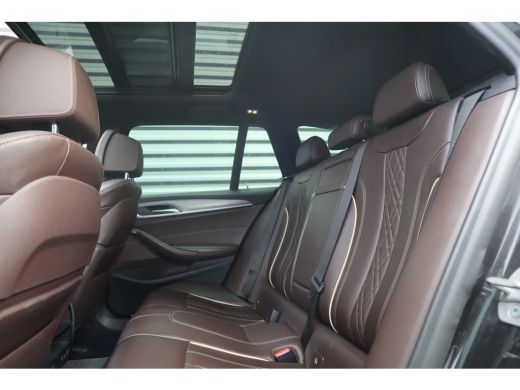 BMW 5 Serie Touring 520i High Executive M-Sport Leder dashboard / Pano / Individual / Camera / 19inch ActivLease financial lease