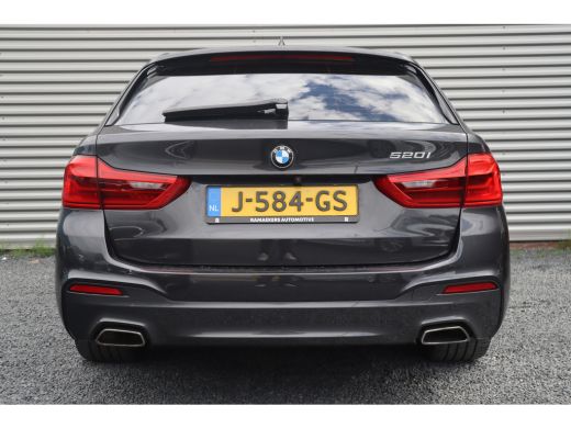 BMW 5 Serie Touring 520i High Executive M-Sport Leder dashboard / Pano / Individual / Camera / 19inch ActivLease financial lease