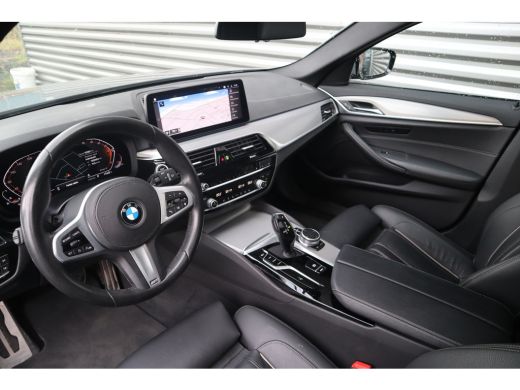 BMW 5 Serie Touring 530i High Executive M-Sport Bernina Grau / Pano / Camera / Laser ActivLease financial lease