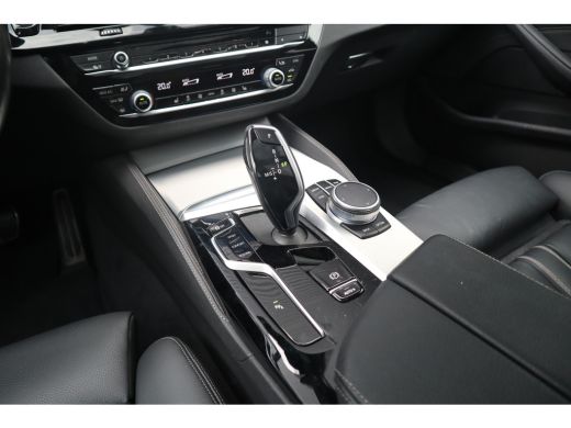 BMW 5 Serie Touring 530i High Executive M-Sport Bernina Grau / Pano / Camera / Laser ActivLease financial lease