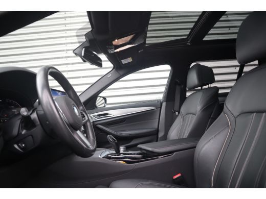 BMW 5 Serie Touring 530i High Executive M-Sport Bernina Grau / Pano / Camera / Laser ActivLease financial lease