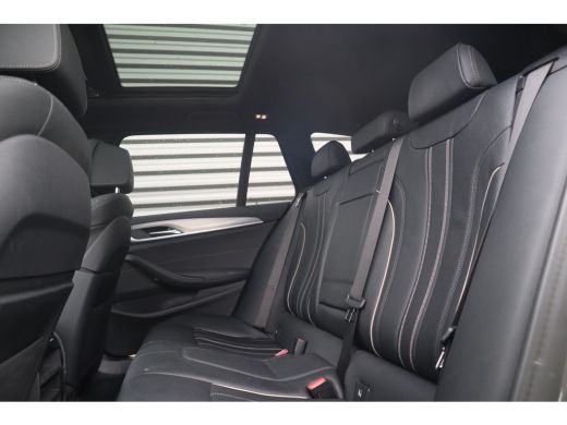 BMW 5 Serie Touring 530i High Executive M-Sport Bernina Grau / Pano / Camera / Laser ActivLease financial lease