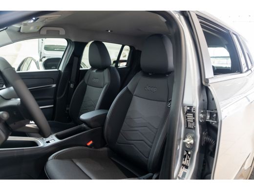 Jeep Avenger Summit 54 kWh | Navigatie | Warmtepomp | Apple Carplay & Android Auto | Camera | LED | Keyless | ... ActivLease financial lease