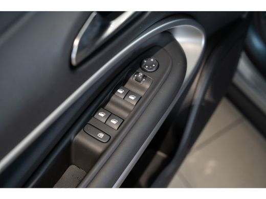 Jeep Avenger Summit 54 kWh | Navigatie | Warmtepomp | Apple Carplay & Android Auto | Camera | LED | Keyless | ... ActivLease financial lease
