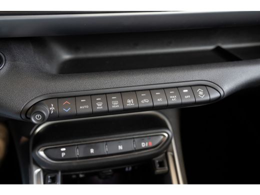 Jeep Avenger Summit 54 kWh | Navigatie | Warmtepomp | Apple Carplay & Android Auto | Camera | LED | Keyless | ... ActivLease financial lease