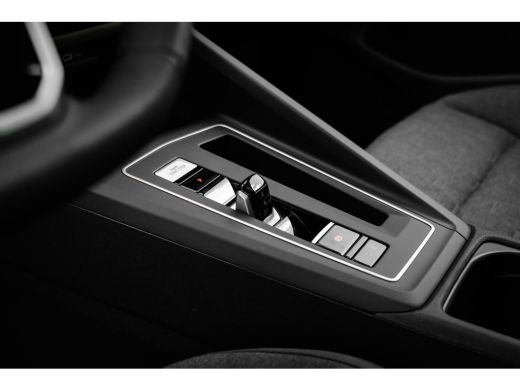 Volkswagen Golf Life Edition eHybrid | 'App-Connect' draadloze smartphone integratie | Achterbank in ongelijke de... ActivLease financial lease