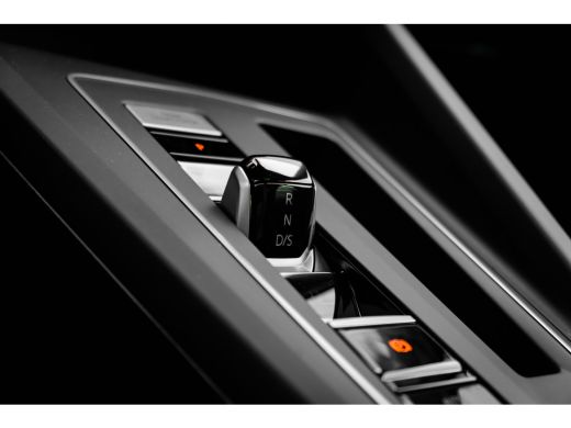 Volkswagen Golf Life Edition eHybrid | 'App-Connect' draadloze smartphone integratie | Achterbank in ongelijke de... ActivLease financial lease