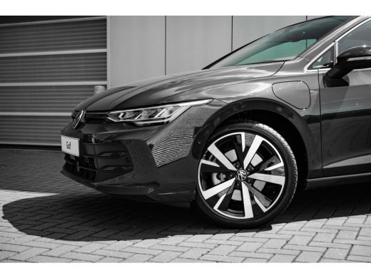 Volkswagen Golf Life Edition eHybrid | 'App-Connect' draadloze smartphone integratie | Achterbank in ongelijke de... ActivLease financial lease