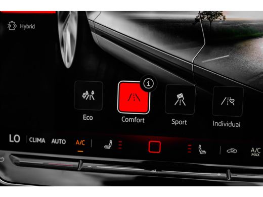 Volkswagen Golf Life Edition eHybrid | 'App-Connect' draadloze smartphone integratie | Achterbank in ongelijke de... ActivLease financial lease