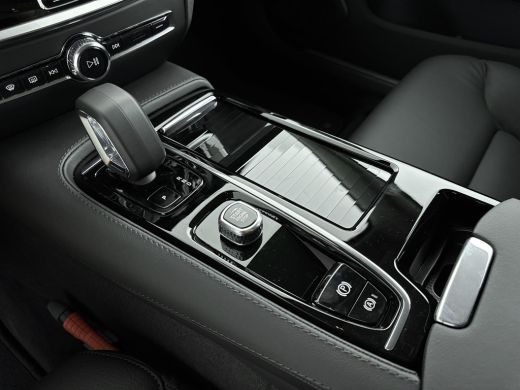 Volvo  V60 2.0 T6 Plug-in hybrid AWD Essential | Lederen bekleding | BLIS | Adaptive Cruiscontrol | PDC V+A ... ActivLease financial lease