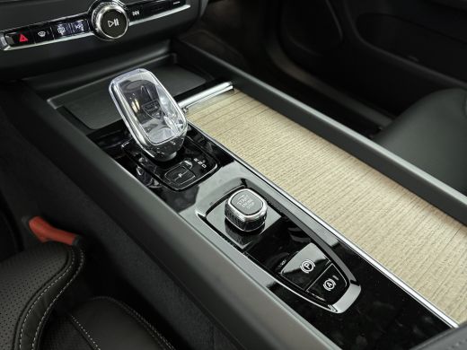 Volvo  XC60 New Model T6 AWD Plug-in Ultra Dark | Bowers & Wilkins | Stoelventilatie - Massage - Verwarming |... ActivLease financial lease