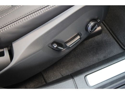 Volvo  XC60 T6 350PK AWD Ultra Black Edition Luchtvering | Massage + Ventilatie | B&W Audio | 22'' LM ActivLease financial lease