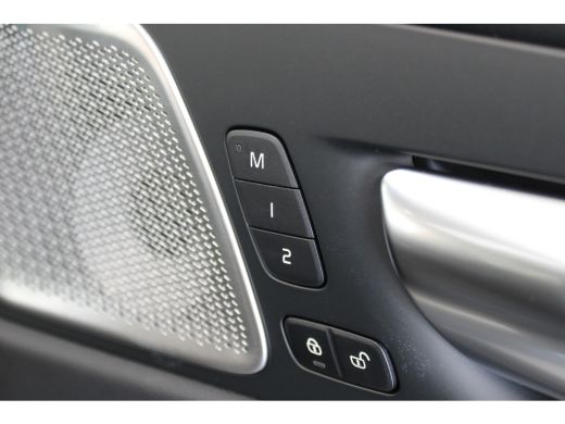 Volvo  XC60 T6 350PK AWD Ultra Black Edition Luchtvering | Massage + Ventilatie | B&W Audio | 22'' LM ActivLease financial lease