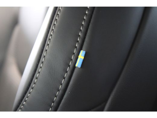 Volvo  XC60 T6 350PK AWD Ultra Black Edition Luchtvering | Massage + Ventilatie | B&W Audio | 22'' LM ActivLease financial lease