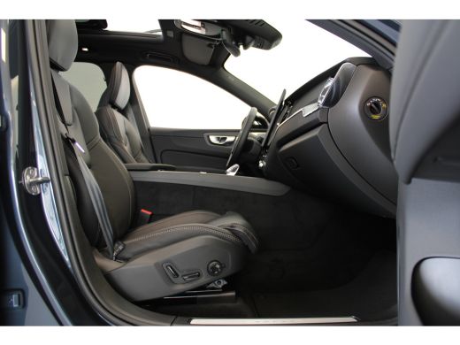 Volvo  XC60 T6 350PK AWD Ultra Black Edition Luchtvering | Massage + Ventilatie | B&W Audio | 22'' LM ActivLease financial lease