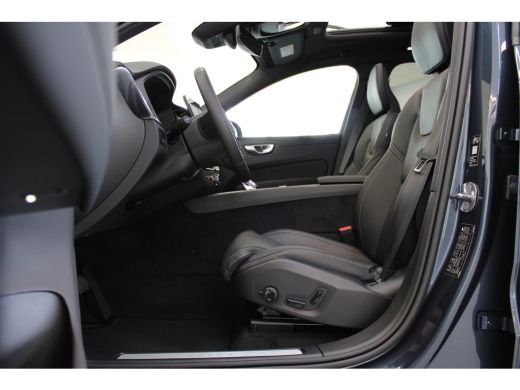 Volvo  XC60 T6 350PK AWD Ultra Black Edition Luchtvering | Massage + Ventilatie | B&W Audio | 22'' LM ActivLease financial lease