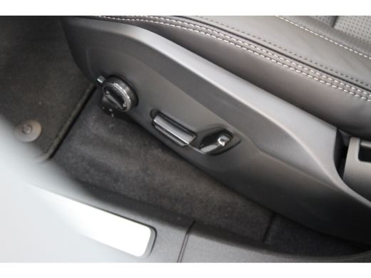 Volvo  XC60 T6 350PK AWD Ultra Black Edition Luchtvering | Massage + Ventilatie | B&W Audio | 22'' LM ActivLease financial lease