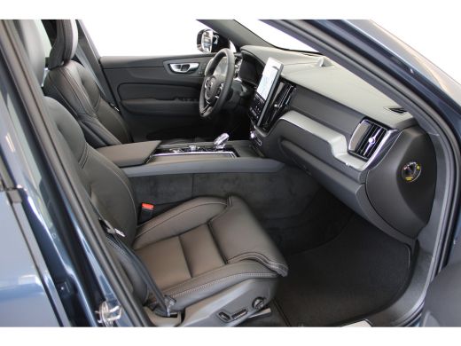 Volvo  XC60 T6 350PK AWD Ultra Black Edition Luchtvering | Massage + Ventilatie | B&W Audio | 22'' LM ActivLease financial lease