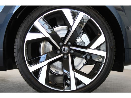 Volvo  XC60 T6 350PK AWD Ultra Black Edition Luchtvering | Massage + Ventilatie | B&W Audio | 22'' LM ActivLease financial lease