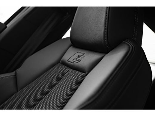 Audi Q4 e-tron S edition Competition | Achterklep, automatisch bedienbaar | Achteruitrijcamera | Adaptive cruise... ActivLease financial lease