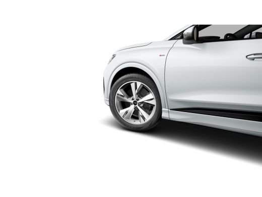 Audi Q4 e-tron S edition Competition | Achterklep, automatisch bedienbaar | Achteruitrijcamera | Adaptive cruise... ActivLease financial lease