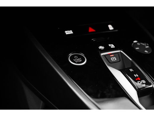 Audi Q4 e-tron S edition Competition | Achterklep, automatisch bedienbaar | Achteruitrijcamera | Adaptive cruise... ActivLease financial lease