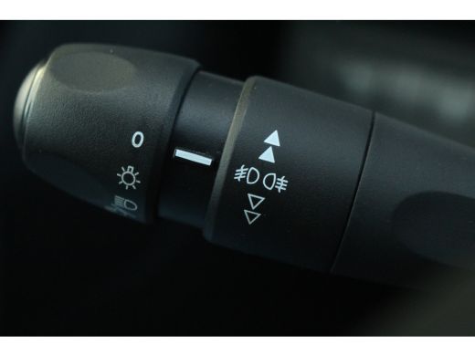 Peugeot 2008 1.2 Active | 46.000 KM !| Carplay | Navi | Airco | Cruise | PDC A | 46.000 KM ! | Carplay | Navi ... ActivLease financial lease