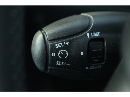 Peugeot 2008 1.2 Active | 46.000 KM !| Carplay | Navi | Airco | Cruise | PDC A | 46.000 KM ! | Carplay | Navi ... ActivLease financial lease