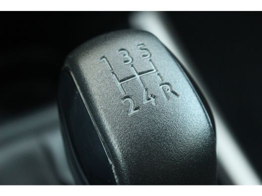 Peugeot 2008 1.2 Active | 46.000 KM !| Carplay | Navi | Airco | Cruise | PDC A | 46.000 KM ! | Carplay | Navi ... ActivLease financial lease