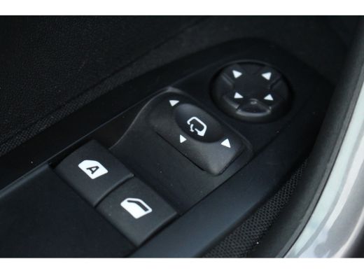 Peugeot 2008 1.2 Active | 46.000 KM !| Carplay | Navi | Airco | Cruise | PDC A | 46.000 KM ! | Carplay | Navi ... ActivLease financial lease