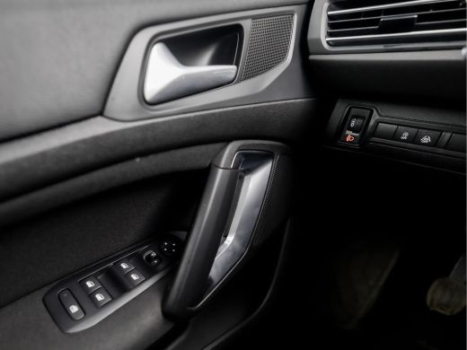 Peugeot 308 SW 1.2 PureTech Active Sport (PANORAMADAK, APPLE CARPLAY, XENON, NAVIGATIE, GETINT GLAS, PARKEERS... ActivLease financial lease