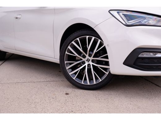 Seat Leon 1.5 eTSI Xcellence M-Hybrid | Elek Trekhaak | Sfeerverl. | LED | Carplay | Camera | Navi | Keyles... ActivLease financial lease