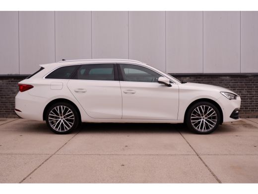 Seat Leon 1.5 eTSI Xcellence M-Hybrid | Elek Trekhaak | Sfeerverl. | LED | Carplay | Camera | Navi | Keyles... ActivLease financial lease