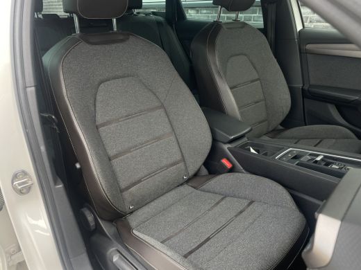 Seat Leon 1.5 eTSI Xcellence M-Hybrid | Elek Trekhaak | Sfeerverl. | LED | Carplay | Camera | Navi | Keyles... ActivLease financial lease
