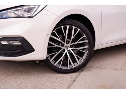 Seat Leon 1.5 eTSI Xcellence M-Hybrid | Elek Trekhaak | Sfeerverl. | LED | Carplay | Camera | Navi | Keyles... ActivLease financial lease