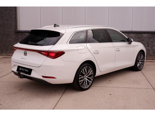 Seat Leon 1.5 eTSI Xcellence M-Hybrid | Elek Trekhaak | Sfeerverl. | LED | Carplay | Camera | Navi | Keyles... ActivLease financial lease