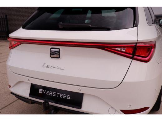 Seat Leon 1.5 eTSI Xcellence M-Hybrid | Elek Trekhaak | Sfeerverl. | LED | Carplay | Camera | Navi | Keyles... ActivLease financial lease
