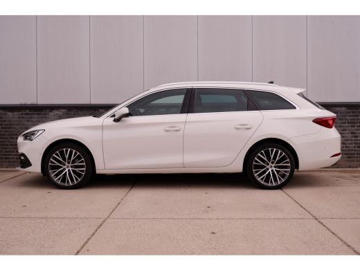 Seat Leon 1.5 eTSI Xcellence M-Hybrid | Elek Trekhaak | Sfeerverl. | LED | Carplay | Camera | Navi | Keyles... ActivLease financial lease
