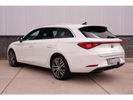 Seat Leon 1.5 eTSI Xcellence M-Hybrid | Elek Trekhaak | Sfeerverl. | LED | Carplay | Camera | Navi | Keyles... ActivLease financial lease