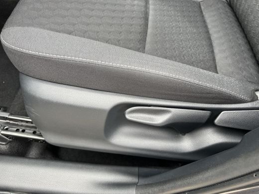 Toyota Yaris 1.5 Hybrid Active ActivLease financial lease