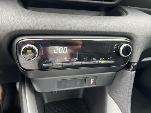 Toyota Yaris 1.5 Hybrid Active ActivLease financial lease