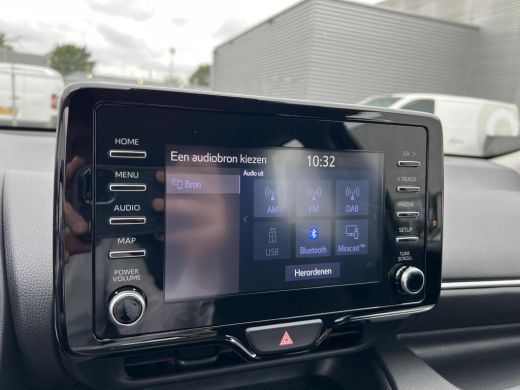 Toyota Yaris 1.5 Hybrid Active ActivLease financial lease