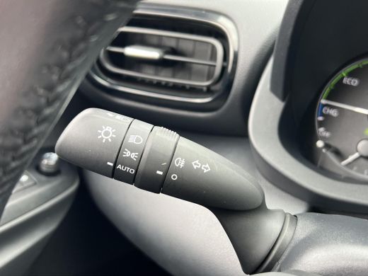 Toyota Yaris 1.5 Hybrid Active ActivLease financial lease