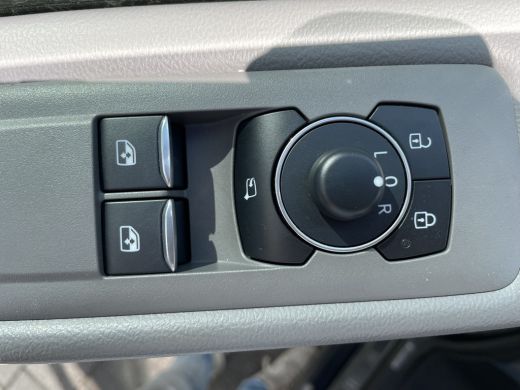 Volkswagen e-Transporter 32 L2H1 Style 64 kWh | 286 PK | Trekhaak | Camera | IQ light | ACC | App connect | Styling pakket ActivLease financial lease