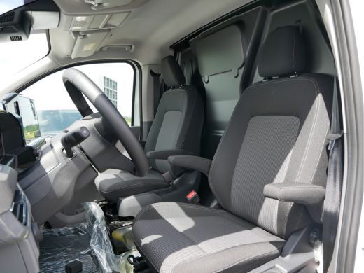 Volkswagen e-Transporter L2 Life 64 kWh VOOR MEKAAR DEAL | TREKHAAK | APPLE CARPLAY/ ANDROID AUTO | CRUISE CONTROL ActivLease financial lease