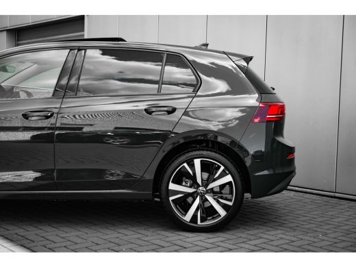Volkswagen Golf Life Edition eHybrid | 'App-Connect' draadloze smartphone integratie | Achterbank in ongelijke de... ActivLease financial lease